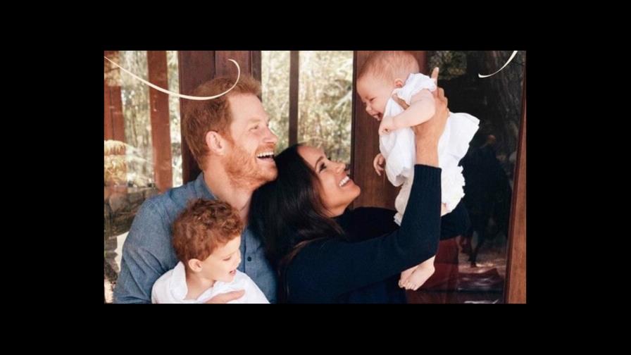 El príncipe Harry y Meghan comparten la primera fotografía de su hija Lilibeth