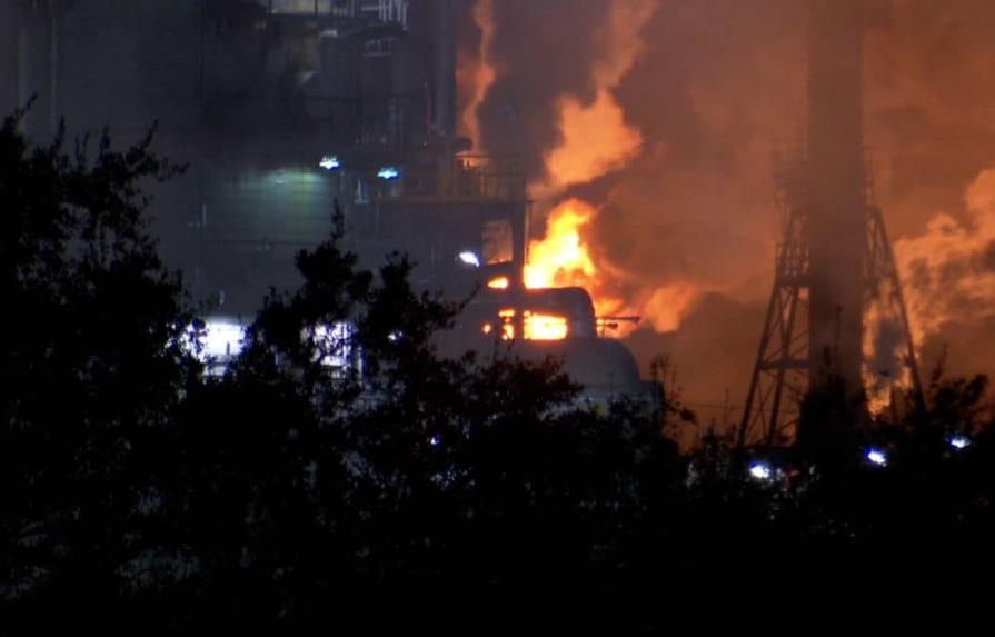Un incendio en una refinería de ExxonMobil en Texas deja cuatro heridos