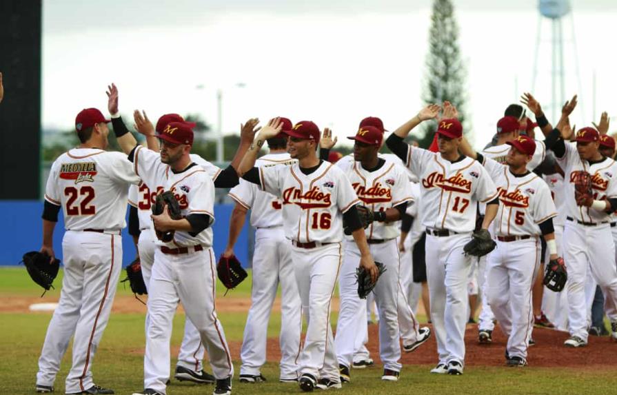 Indios vencen y mantienen liderato en Puerto Rico