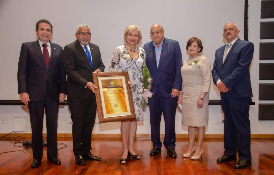 Provincia Peravia reconoce a la Fundación Farach