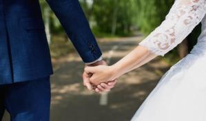 Novia le quita invitación de boda a su amiga porque se ve demasiado bien”