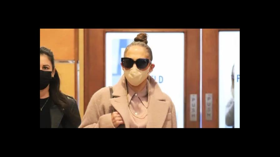 “Asesina de animales”, le gritan a JLo mientras estaba de compras en una tienda