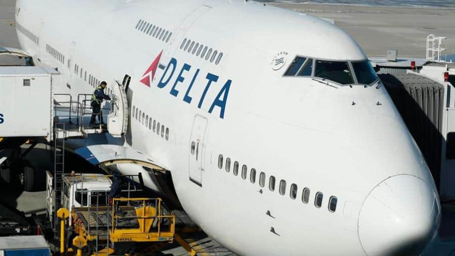 Delta y United cancelan más de 200 vuelos antes de Navidad debido a ómicron