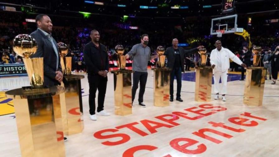 Spurs derrotan a Lakers en último juego del Staples