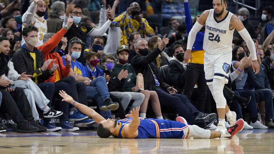 Curry anota 46, Warriors frenan a los Grizzlies