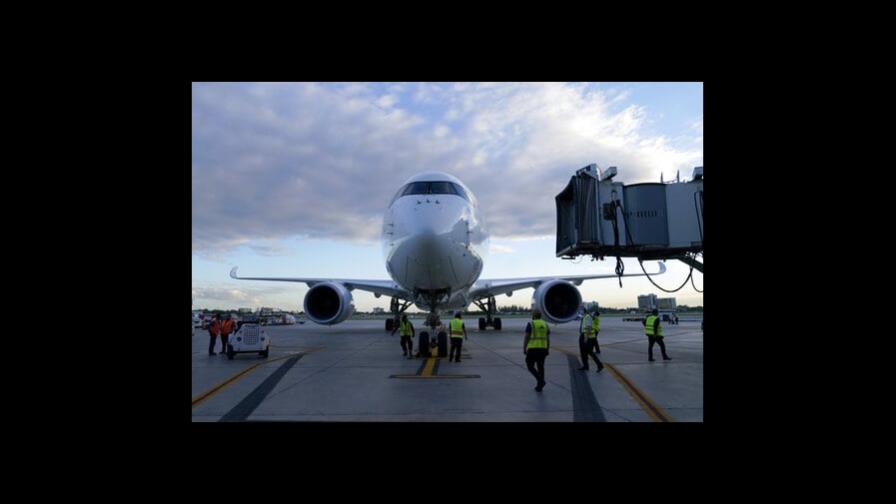Aerolíneas cancelan decenas de vuelos por ómicron Aerolíneas cancelan decenas de vuelos por ómicron