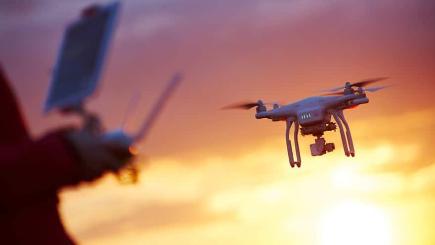 Metralla de un dron alcanza aeropuerto de Arabia Saudí, sin víctimas