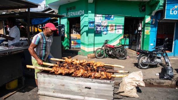 Ambiente festivo predomina en barrios de la ciudad por Nochebuena