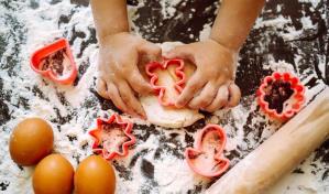 Tres recetas de galletas navideñas para cocinar con tus hijos