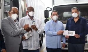 Conavihsida entrega camiones climatizados al SNS para el traslado de antirretrovirales