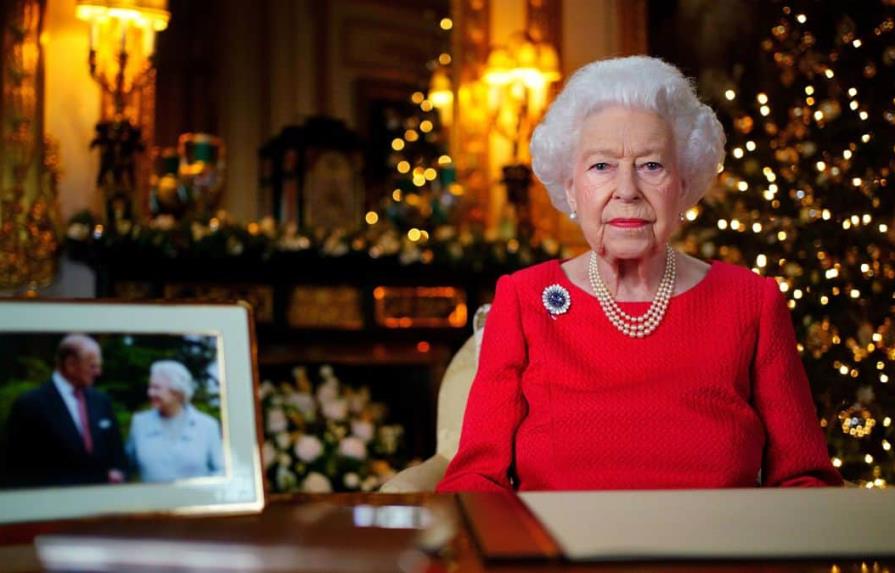 La reina Isabel II rinde homenaje al duque de Edimburgo en su discurso de Navidad