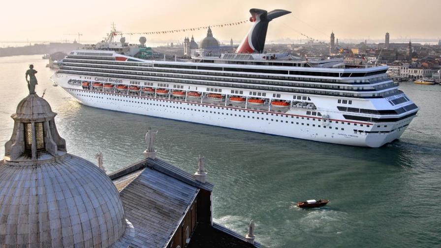 Crucero atracará en puerto de San Juan con 40 contagiados de covid-19