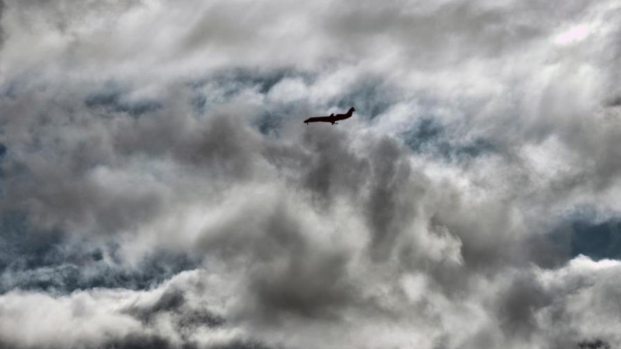 Tormentas de nieve afectan carreteras en California y Nevada