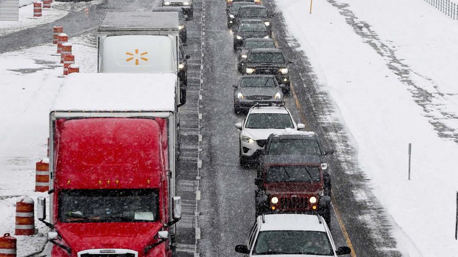 Tormentas de nieve afectan carreteras en California y Nevada Tormentas de nieve afectan carreteras en California y Nevada