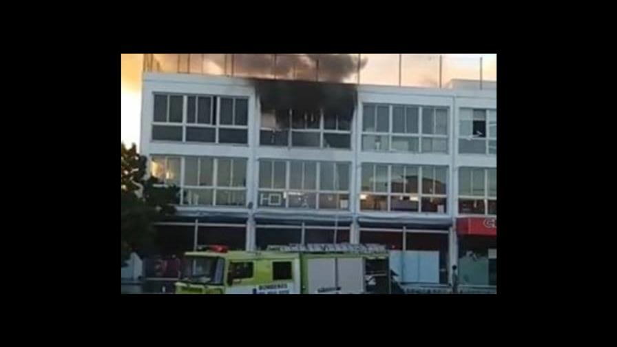 Se incendia tercer nivel del centro comercial Central Isabelita