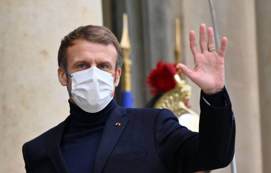 El Gobierno francés impone el teletrabajo y adelanta la tercera dosis