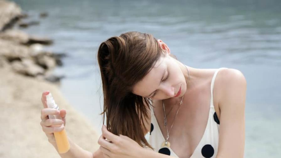 Cuida tu cabello del sol y el agua de la piscina Cuida tu cabello del sol y el agua de la piscina