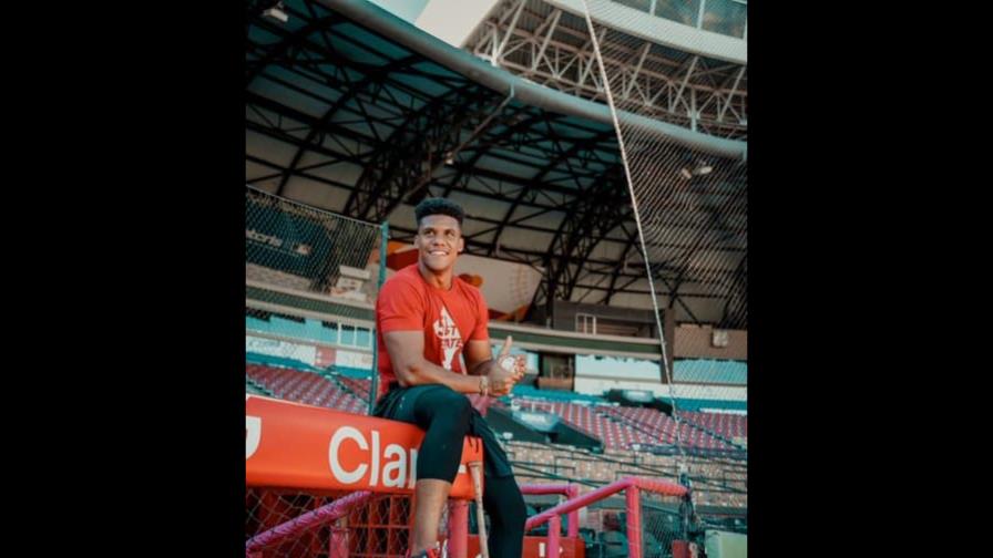 Juan Soto alborota redes sociales con foto frente al dugout del Escogido