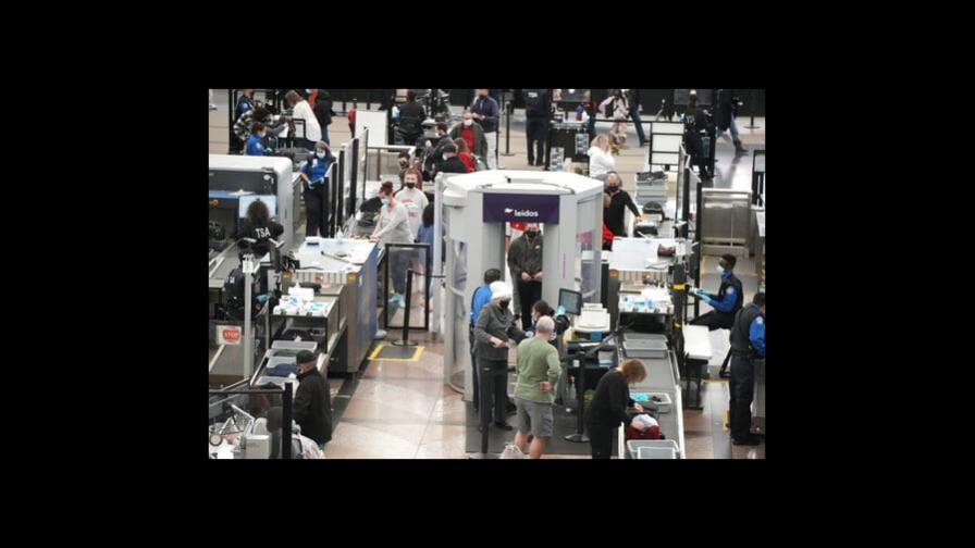 Continúa cancelación masiva de vuelos por falta de personal