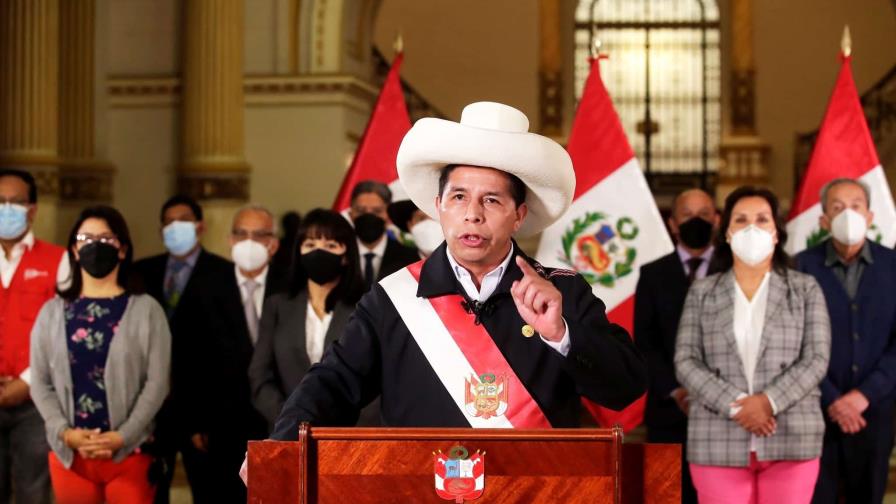 Interrogan al presidente de Perú por presunto favoritismo en ascensos militares