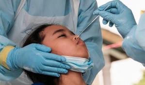 Nueva York no cerrar&aacute; escuelas por aumento de COVID: realizar&aacute; pruebas masivas para asistencia presencial