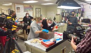 Sacan documentos y dinero de cápsula del tiempo en Virginia