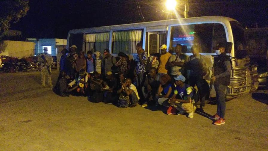 Cesfront detiene 26 haitianos que intentaron ingresar al país por Dajabón de forma ilegal Cesfront detiene 26 haitianos que intentaron ingresar al país por Dajabón de forma ilegal