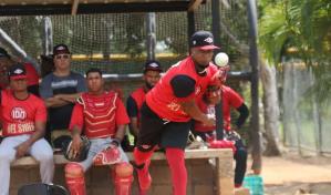 Las Águilas cambian a Tejada por Strop