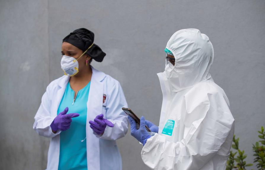 Se registran 911 casos nuevos y tres defunciones por coronavirus en el país