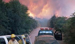 Dos muertos al caer helicóptero que combatía incendios en Patagonia argentina