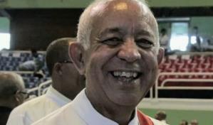 Falleci&oacute; "un hombre bueno", reacciones a la partida del padre Luis Rosario