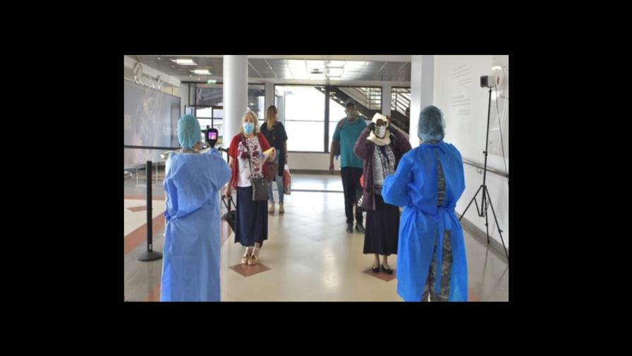 Personal militar realiza 103 mil pruebas aleatorias de COVID-19 en aeropuertos Personal militar realiza 103 mil pruebas aleatorias de COVID-19 en aeropuertos
