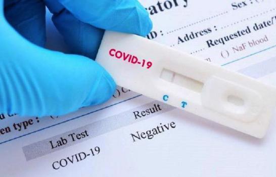 Pruebas rápidas de COVID son menos precisas con ómicron, advierten en EEUU