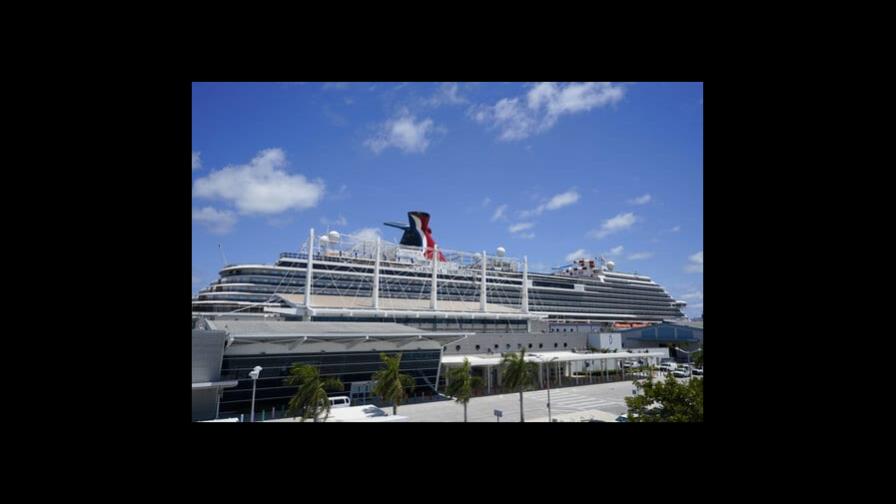 Estados Unidos investiga cruceros por más casos de COVID-19
