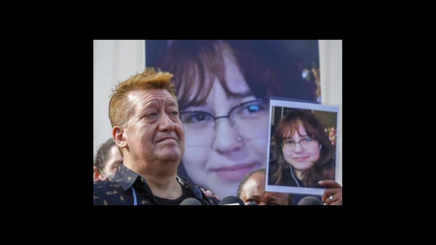 Madre de niña baleada por policía de Los Ángeles dice: murió en mis brazos