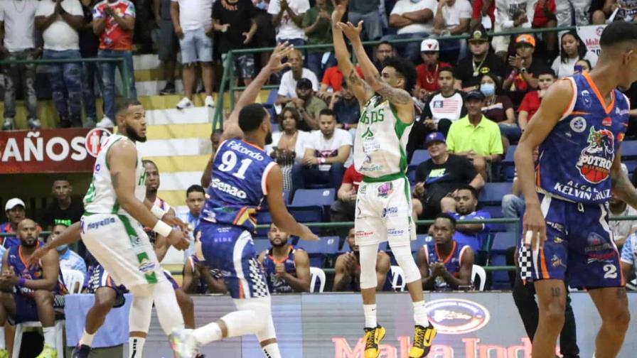 Jugadores serían sancionados por conducta antideportiva en final de baloncesto en La Vega Jugadores serían sancionados por conducta antideportiva en final de baloncesto en La Vega