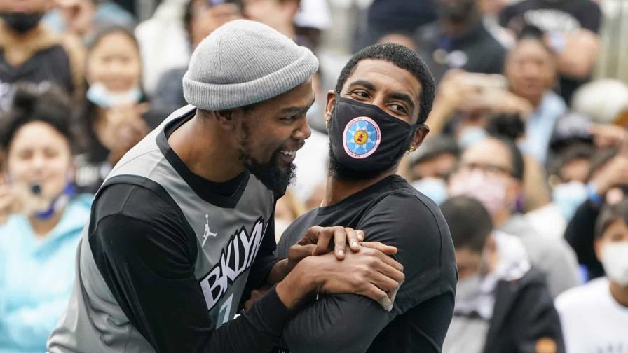 Irving vuelve con Nets; se integra a las prácticas