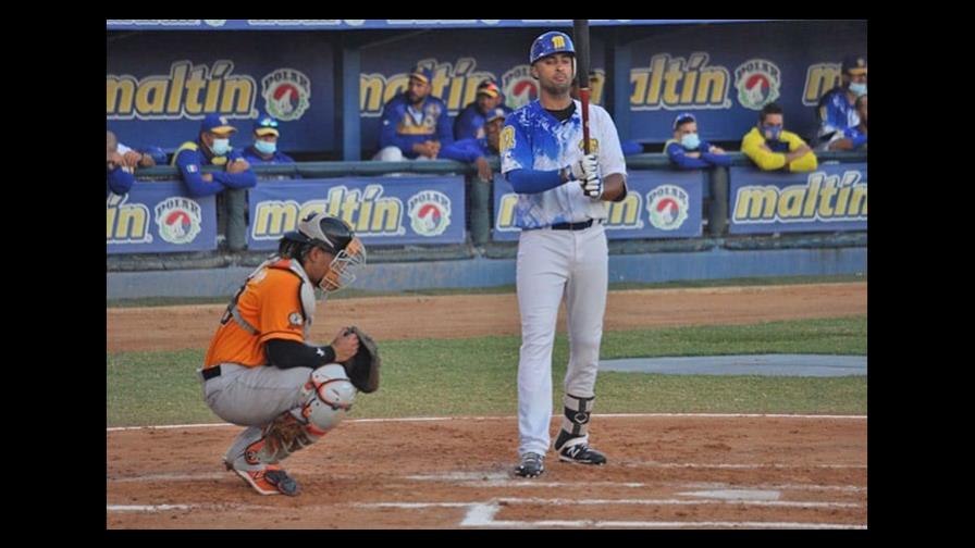 Leonardo Reginatto en oportuno bateo en triunfo de Magallanes