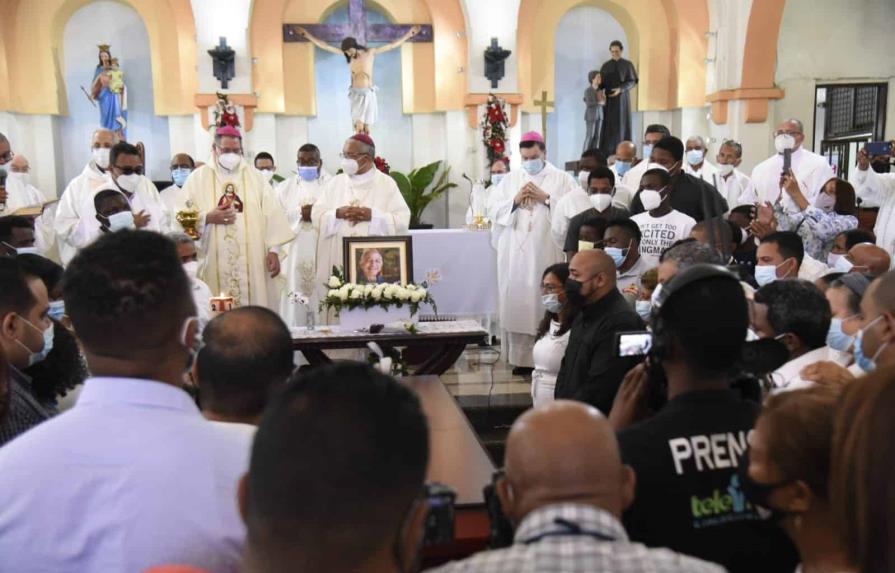 Dan el último adiós al padre Luis Rosario; salesianos exhortan a seguir con el ejemplo del sacerdote