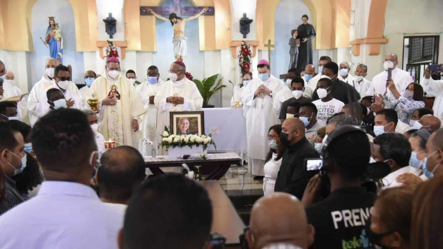 Dan el último adiós al padre Luis Rosario; salesianos exhortan a seguir con el ejemplo del sacerdote