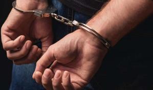 Detenido hombre que intentó estrangular a mujer con cordón de zapato en EEUU