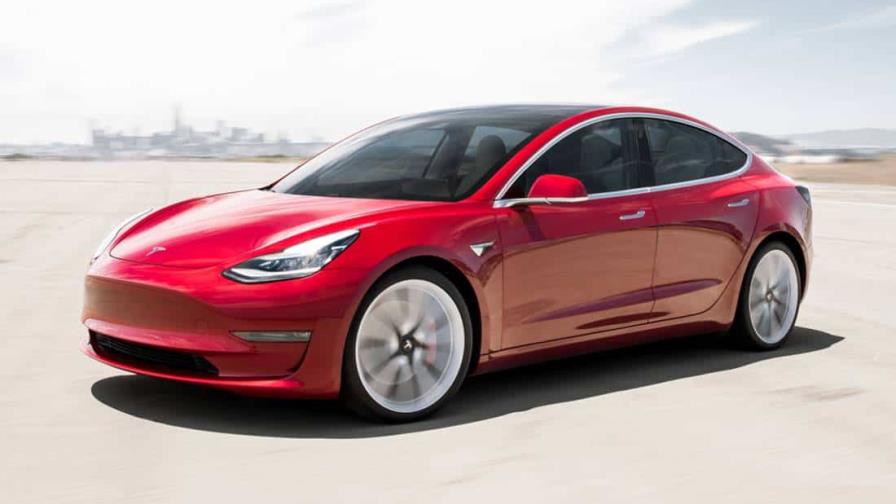 Tesla retira 675,000 autos en China y Estados Unidos