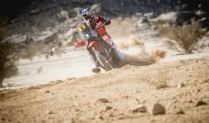 El austríaco Daniel Sanders gana el prólogo en motos, Quintanilla segundo