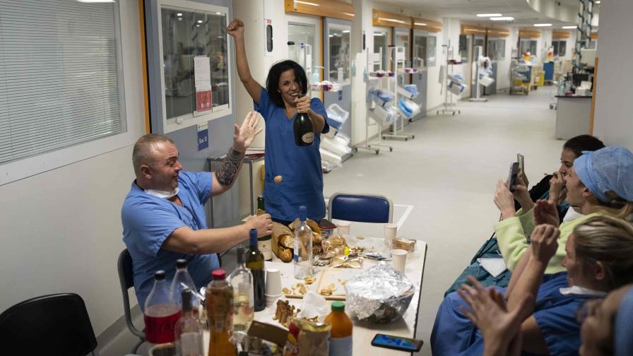 El mundo encara el Año Nuevo con más de un millón de casos diarios de COVID-19 El mundo encara el Año Nuevo con más de un millón de casos diarios de COVID-19