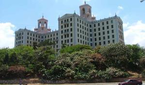 Cañonazos, glamour y pandemia, las mil batallas del hotel Nacional de Cuba