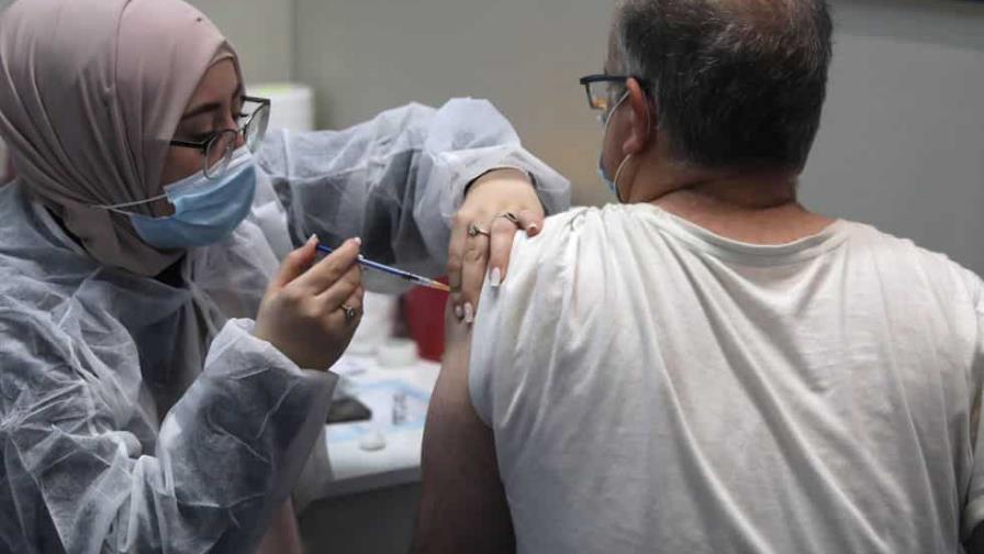 Israel anuncia la vacunación con una cuarta dosis a los mayores de 60 años