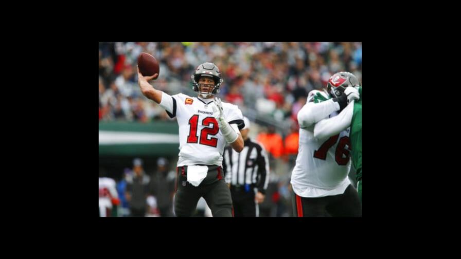 Brady lidera remontada de Buccaneers, que despiden a Brown