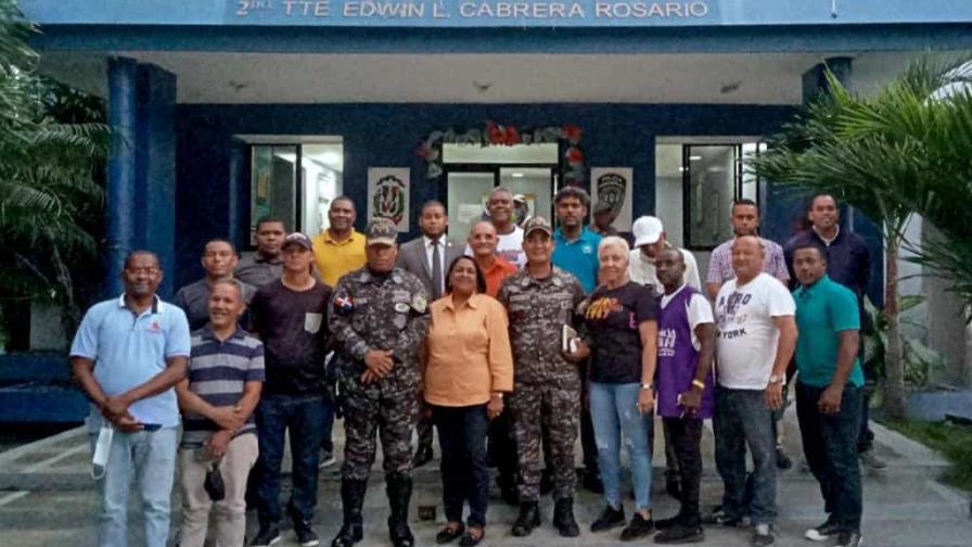 Técnicos deportivos de la Policía se reúnen con dirigentes de 18 barrios del Distrito