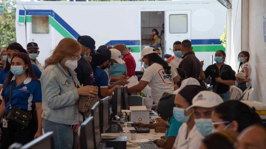 Políticos llaman a población continuar con mascarilla y distanciamiento por COVID-19