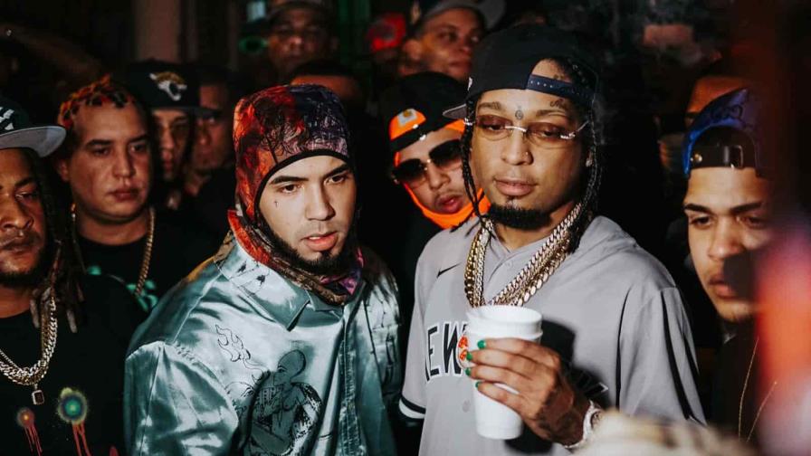 Anuel AA y Rochy RD van a juego de Aguilas y Estrellas y así fueron captados